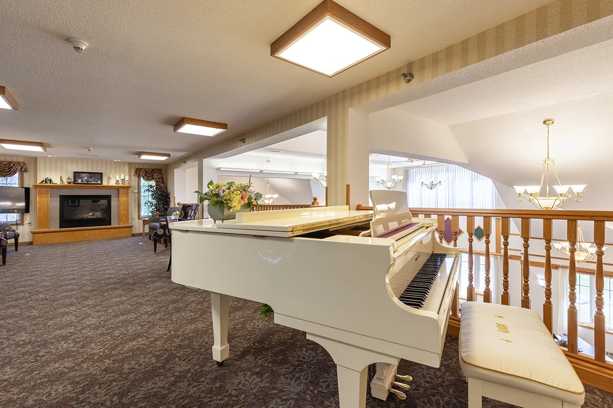 https://www.jaybirdseniorliving28.net/wp-content/uploads/2023/09/meadow-lakes_09_1200.webp