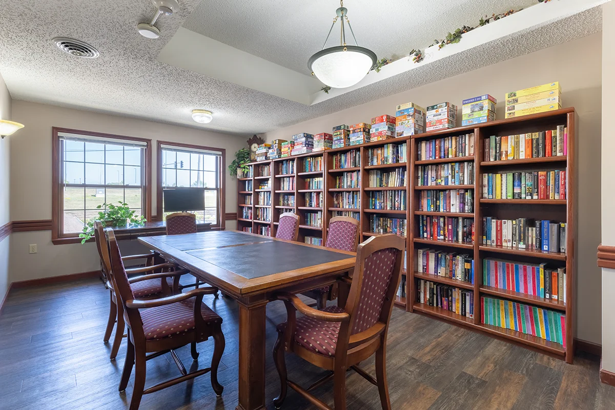 https://www.jaybirdseniorliving28.net/wp-content/uploads/2023/09/sunset-park_03_1200.webp