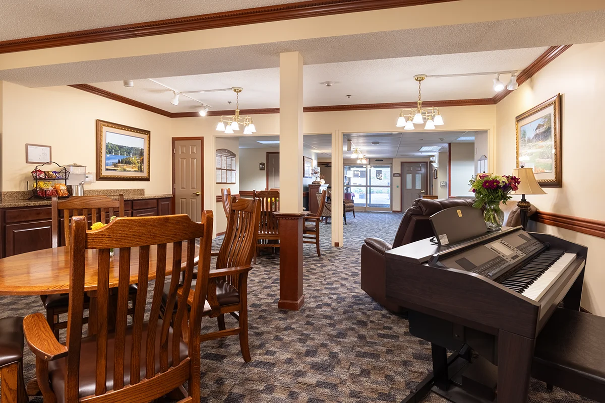 https://www.jaybirdseniorliving28.net/wp-content/uploads/2023/09/sunset-park_23_1200.webp