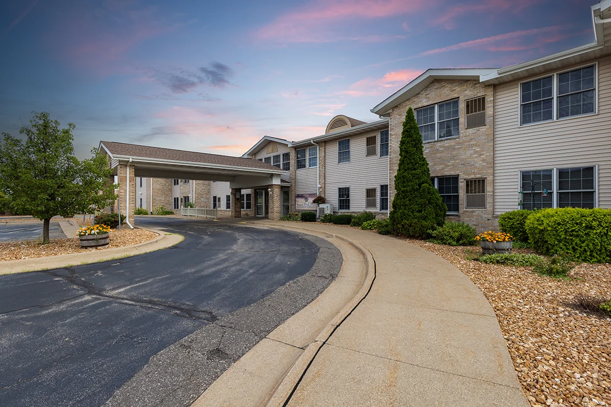 https://www.jaybirdseniorliving28.net/wp-content/uploads/2023/09/sunset-park_27_1200.webp