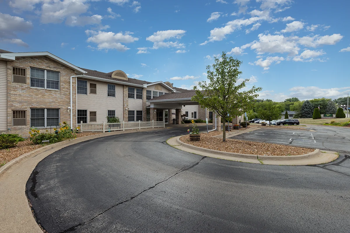 https://www.jaybirdseniorliving28.net/wp-content/uploads/2023/09/sunset-park_41_1200.webp