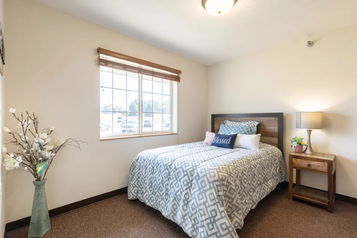 https://www.jaybirdseniorliving28.net/wp-content/uploads/2023/12/Lawton_Senior_Living_06_1200.webp