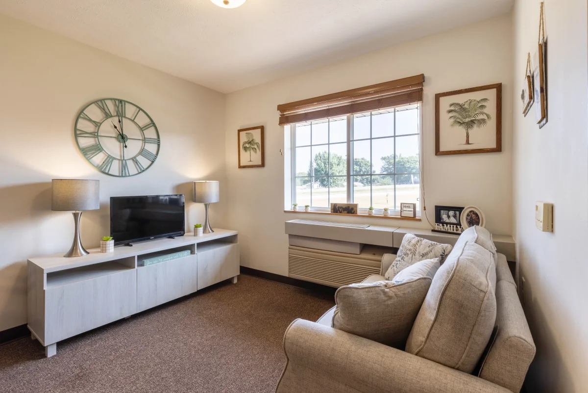 https://www.jaybirdseniorliving28.net/wp-content/uploads/2023/12/Lawton_Senior_Living_12_1200.webp