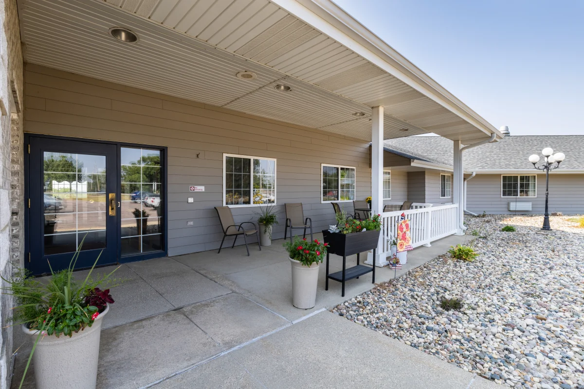 https://www.jaybirdseniorliving28.net/wp-content/uploads/2023/12/Lawton_Senior_Living_16_1200.webp
