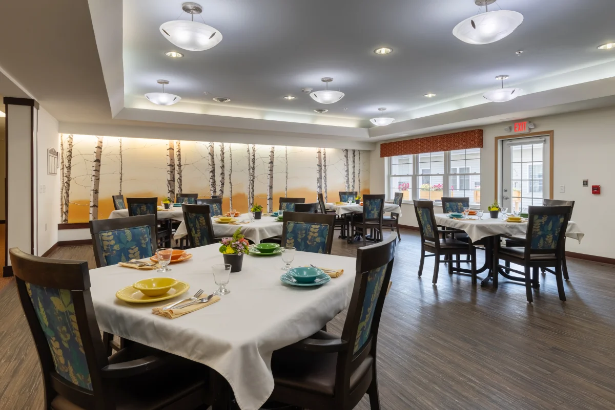 https://www.jaybirdseniorliving28.net/wp-content/uploads/2023/12/Milestone_Senior_Living_Woodruff_02_1200.webp