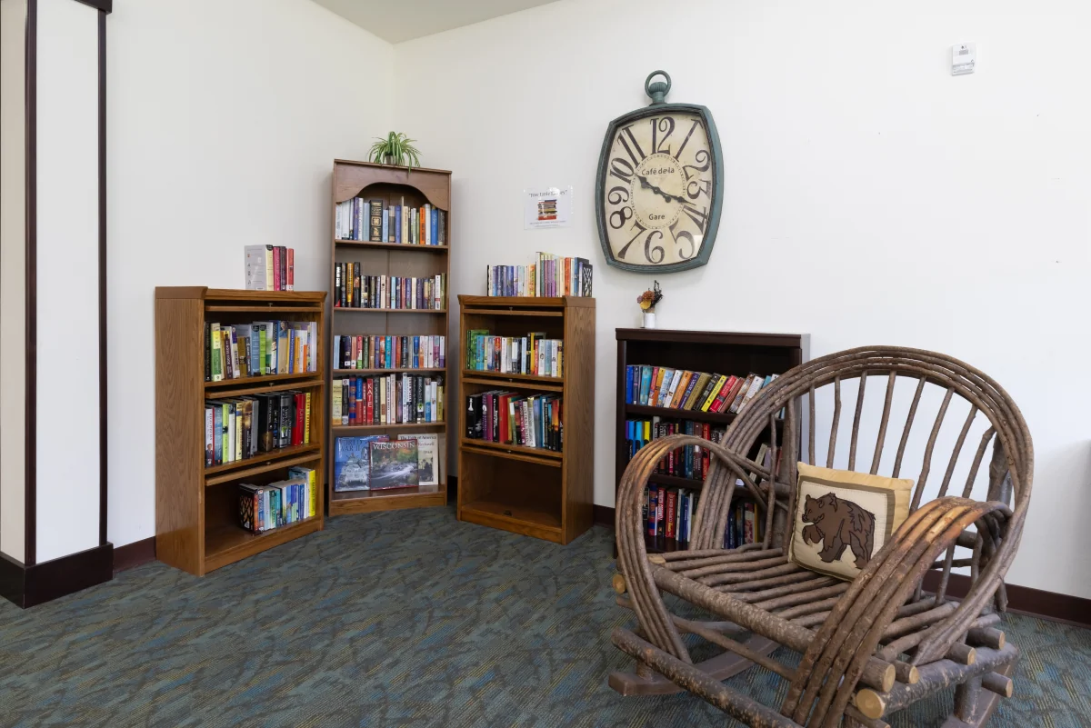 https://www.jaybirdseniorliving28.net/wp-content/uploads/2023/12/Milestone_Senior_Living_Woodruff_09_1200.webp