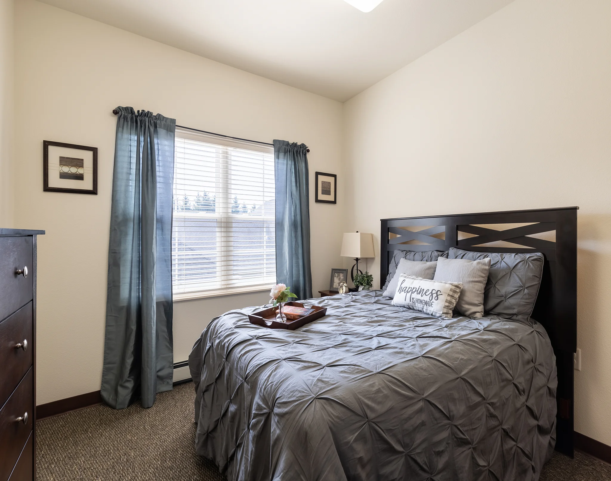 https://www.jaybirdseniorliving28.net/wp-content/uploads/2025/11/ms-living-cross_18_2048.webp